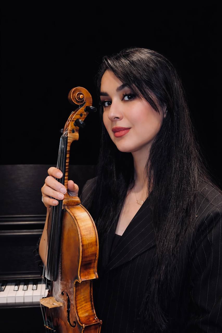Yas holding her violin